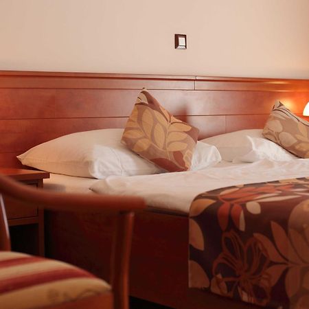 Dorijini Dvori Bed and Breakfast Baška Voda Rum bild
