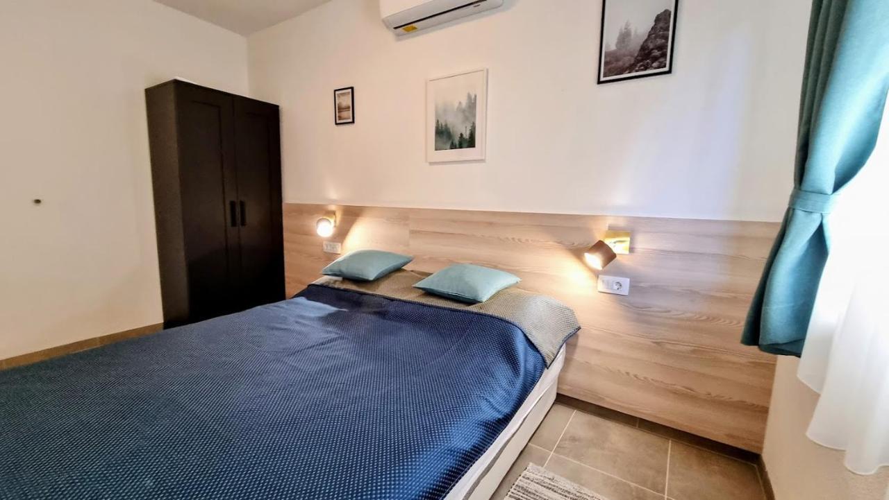 Dorijini Dvori Bed and Breakfast Baška Voda Exteriör bild