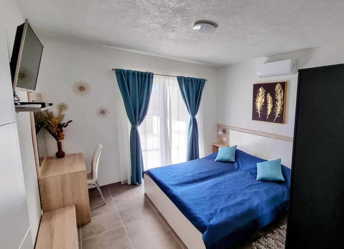 Dorijini Dvori Bed and Breakfast Baška Voda Exteriör bild
