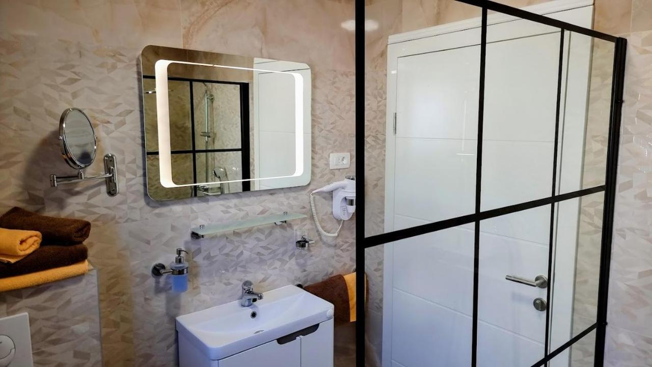 Dorijini Dvori Bed and Breakfast Baška Voda Exteriör bild