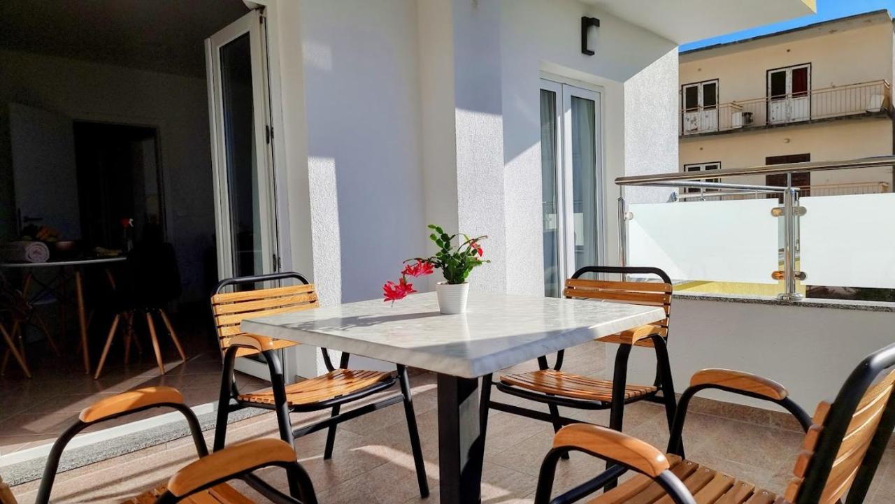 Dorijini Dvori Bed and Breakfast Baška Voda Exteriör bild