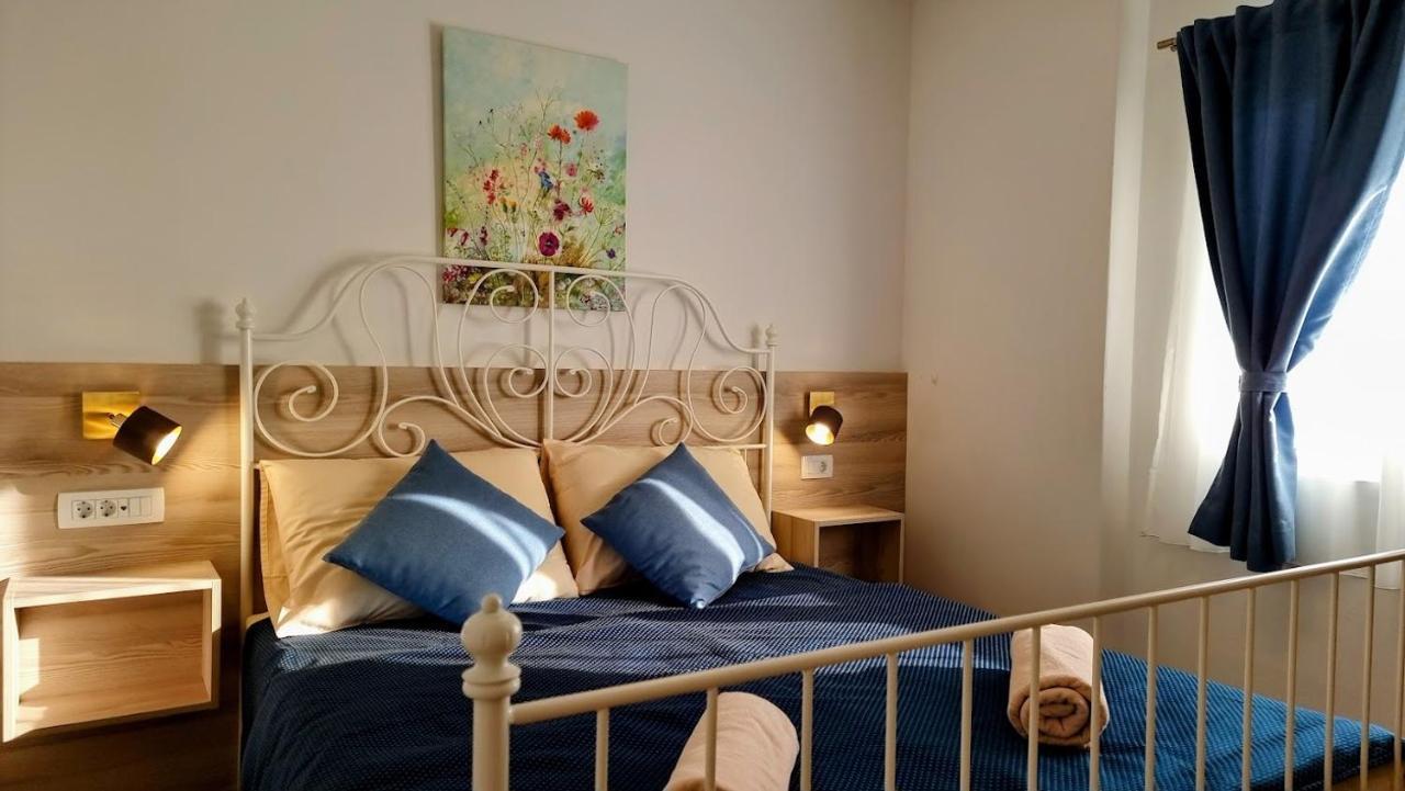 Dorijini Dvori Bed and Breakfast Baška Voda Exteriör bild