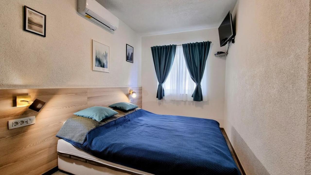 Dorijini Dvori Bed and Breakfast Baška Voda Exteriör bild