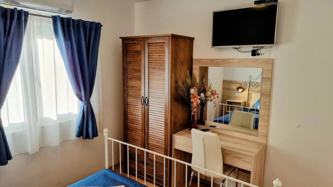 Dorijini Dvori Bed and Breakfast Baška Voda Exteriör bild