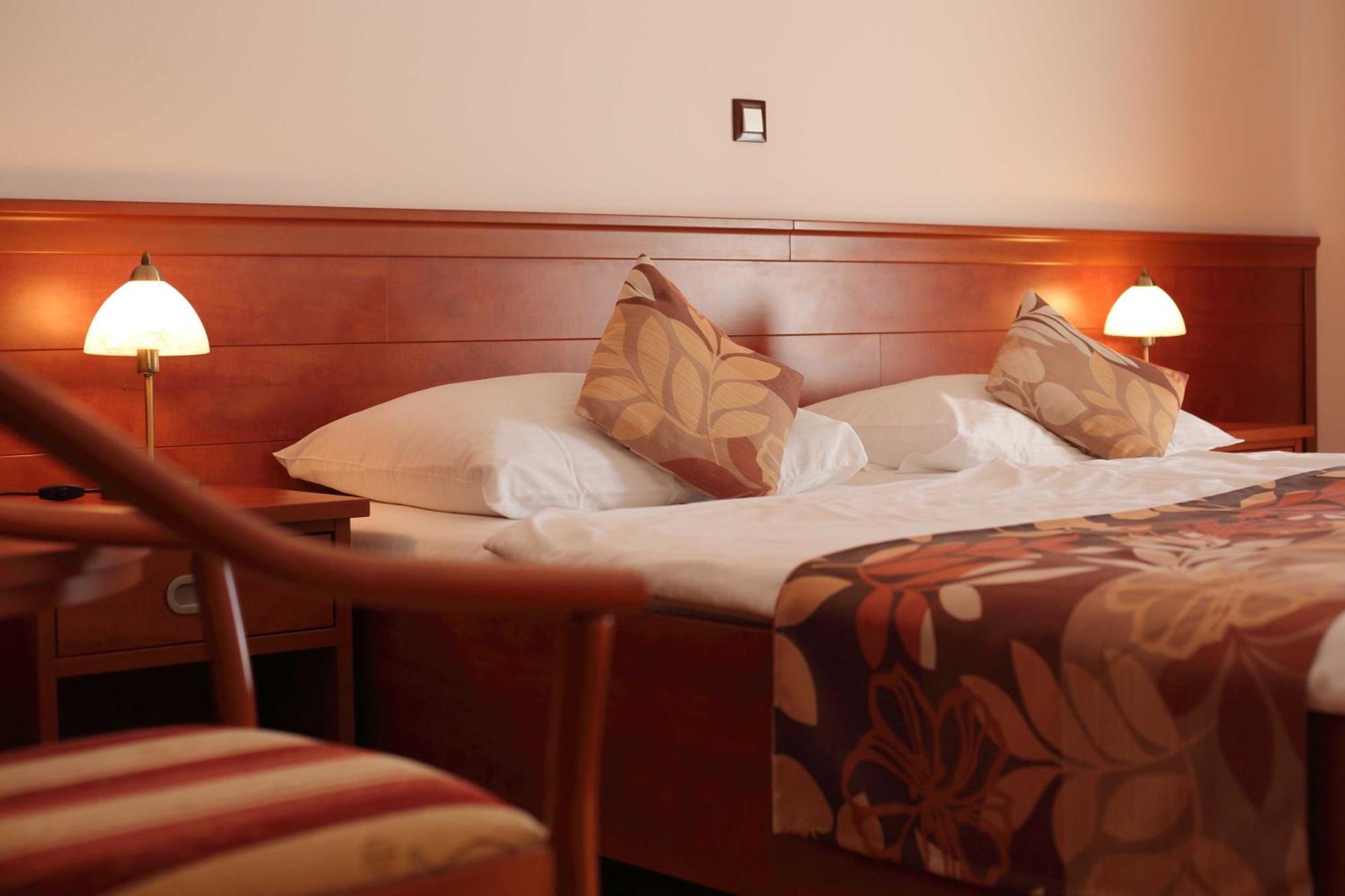 Dorijini Dvori Bed and Breakfast Baška Voda Rum bild