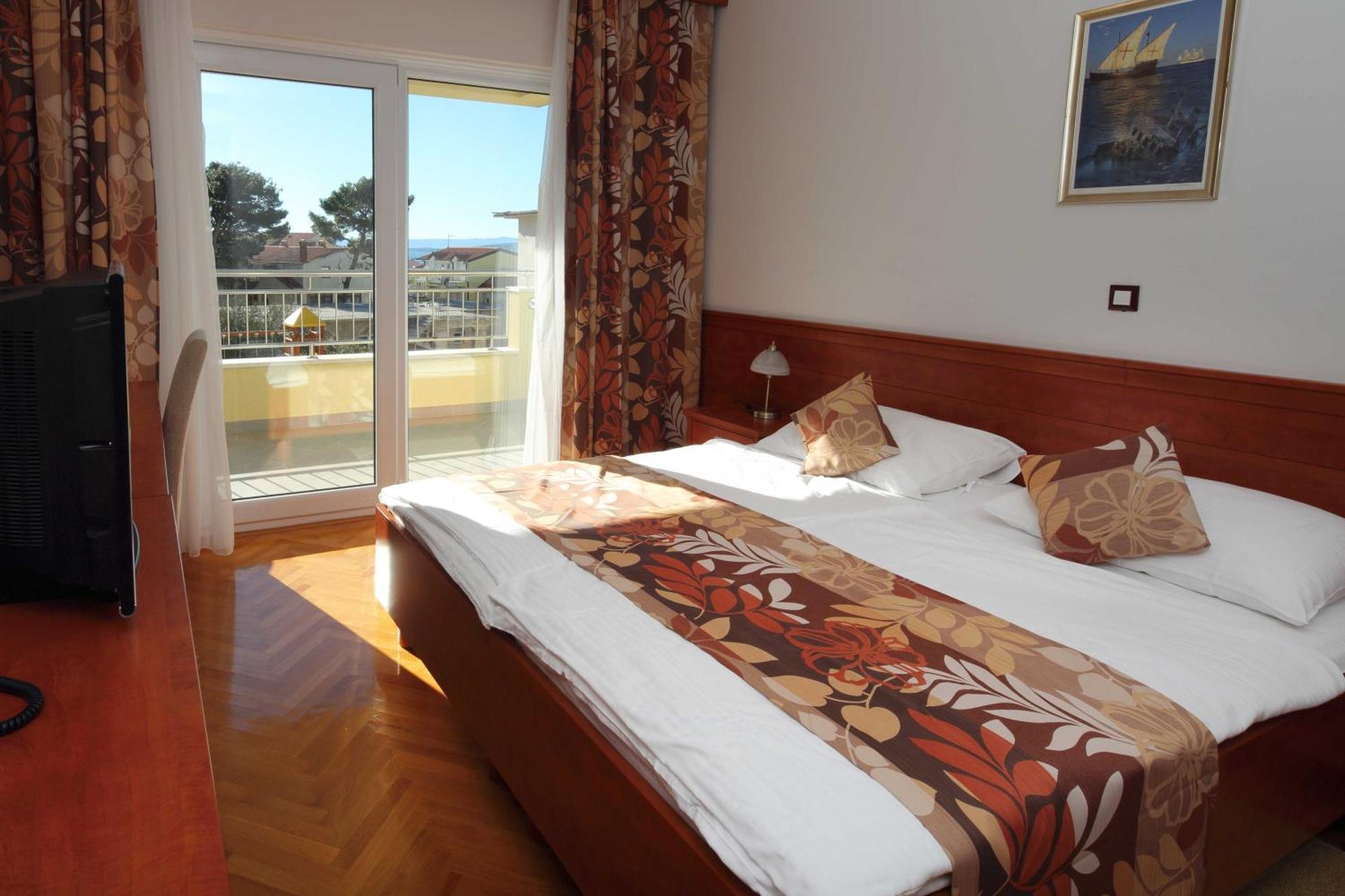 Dorijini Dvori Bed and Breakfast Baška Voda Rum bild