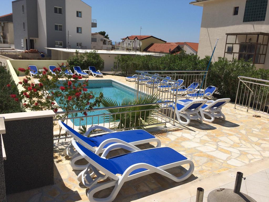 Dorijini Dvori Bed and Breakfast Baška Voda Exteriör bild