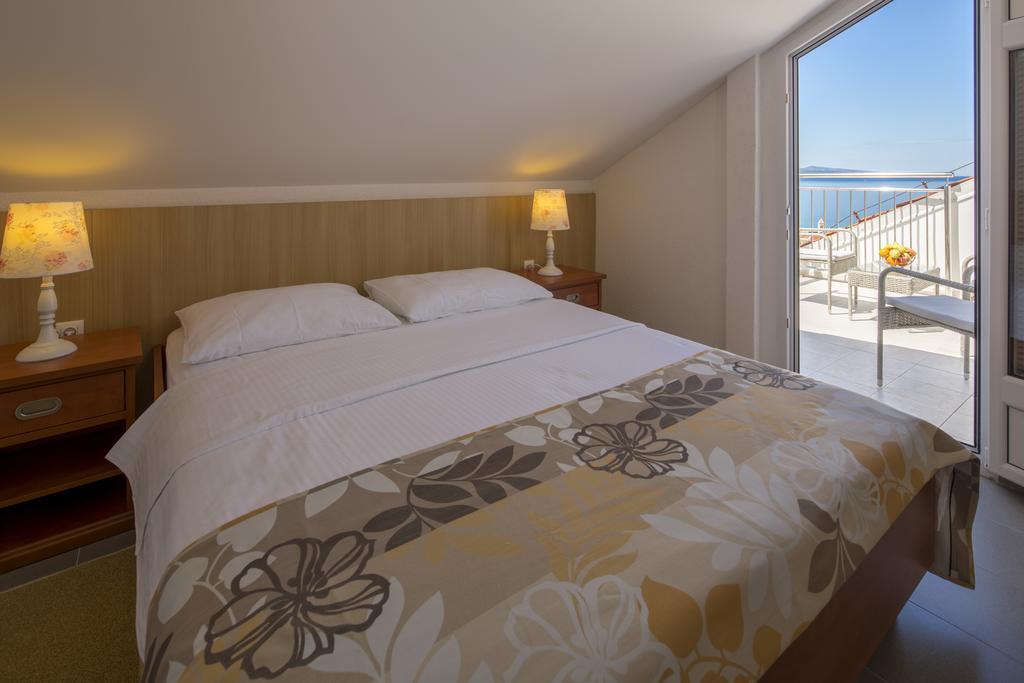 Dorijini Dvori Bed and Breakfast Baška Voda Exteriör bild