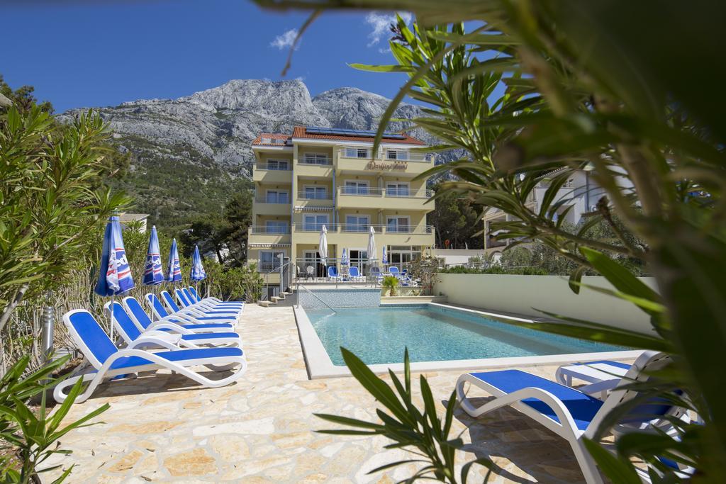 Dorijini Dvori Bed and Breakfast Baška Voda Exteriör bild