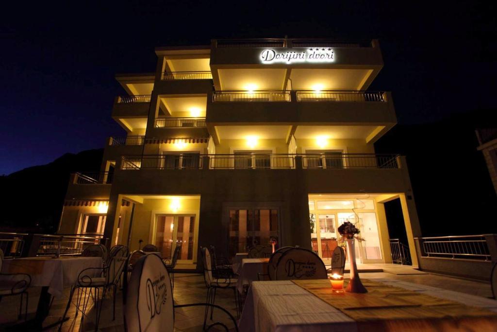 Dorijini Dvori Bed and Breakfast Baška Voda Exteriör bild