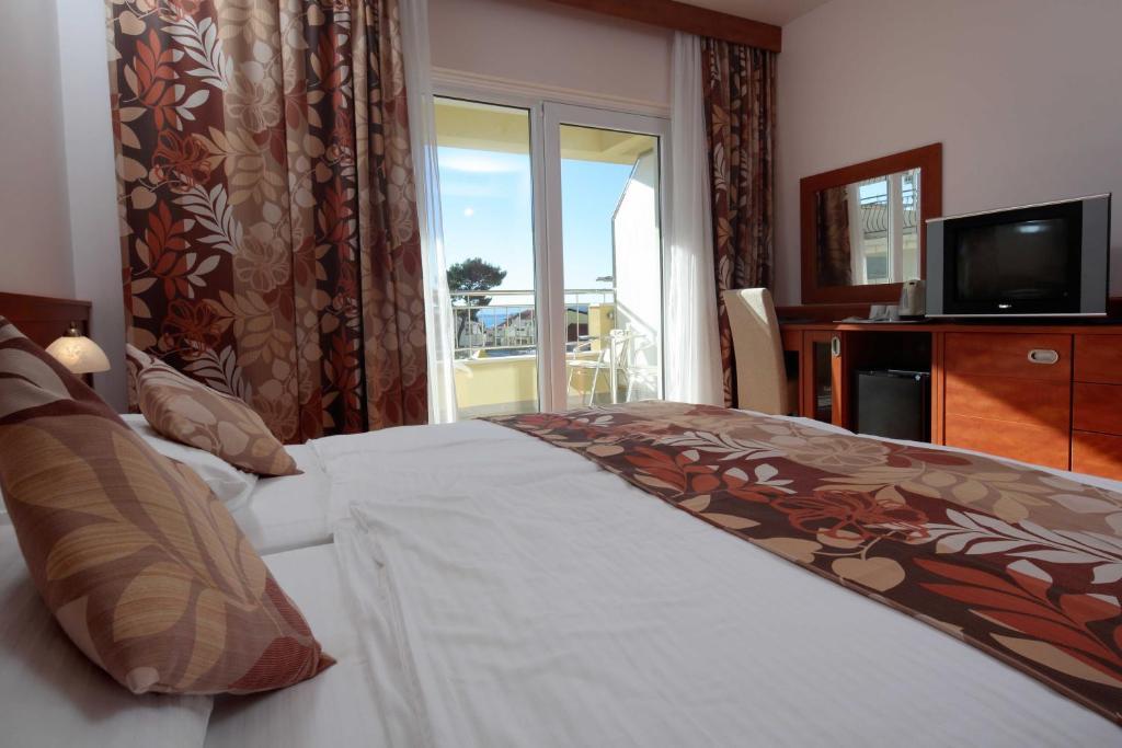 Dorijini Dvori Bed and Breakfast Baška Voda Exteriör bild